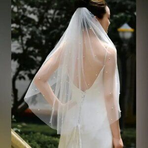 Pearl Beaded Short Wedding Veil with Comb Fingertips Length